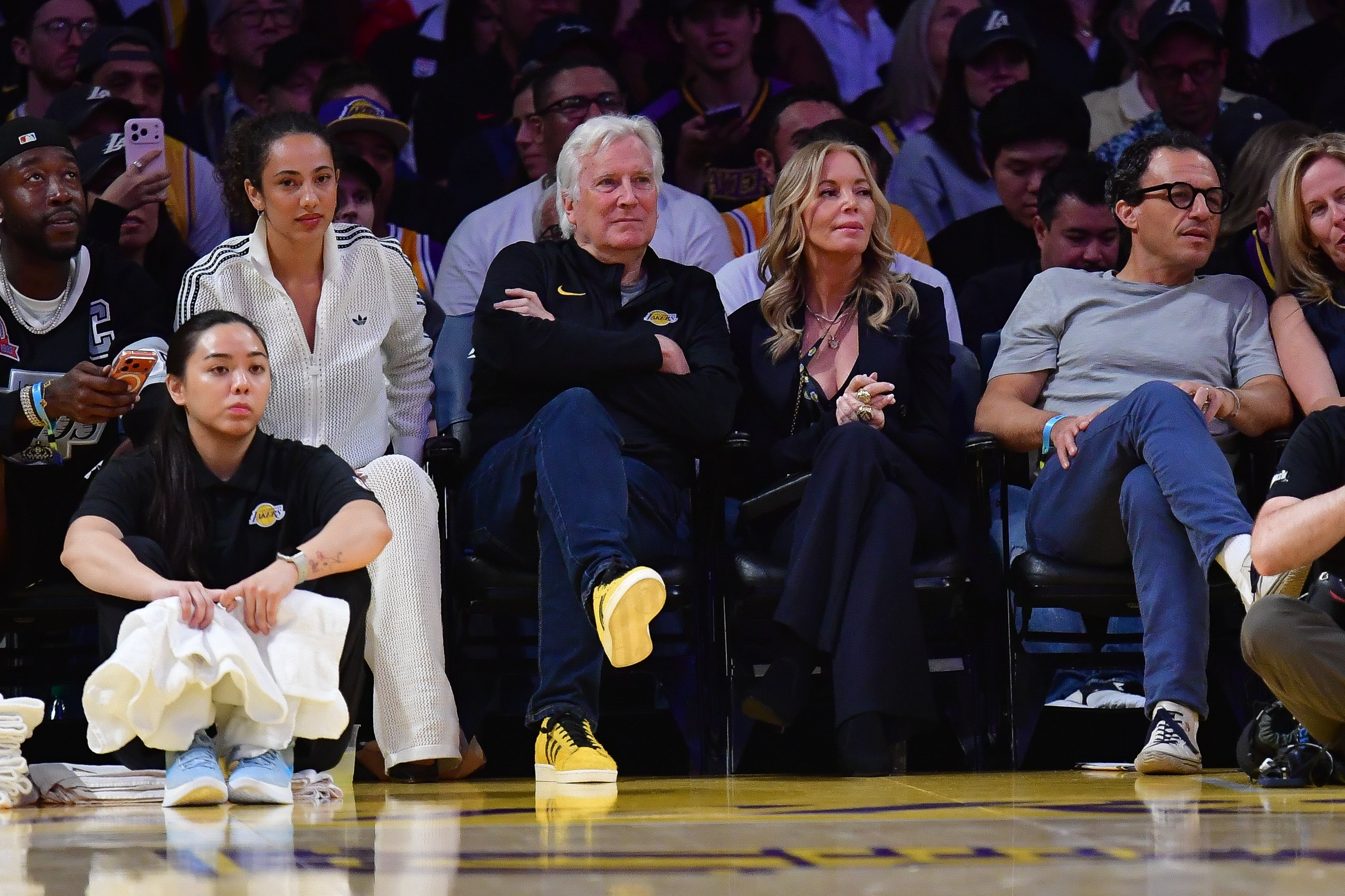 华尔街敢押注詹姆斯30年?从3亿美元融资看詹姆斯背后的商业帝国 华尔街敢押注詹姆斯30年?从3亿美元融资看詹姆斯背后的商业帝国