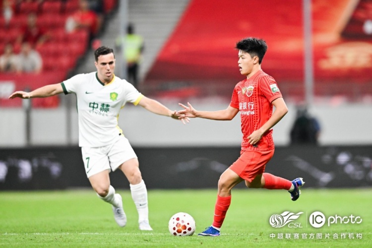 上海海港队0-0战平北京国安队