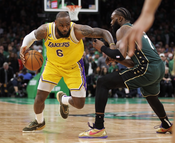 76人老板：在打造出有竞争力阵容后 开始认真对待招募詹姆斯一事