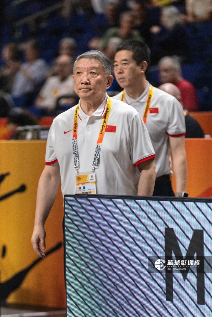媒体人：宫鲁鸣是本场MVP 这场比赛“改弦更张”直接帮助女篮取胜
