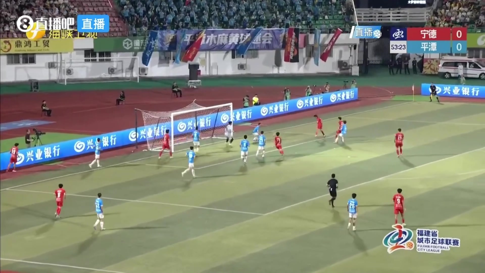 宁德队1-0领先平潭队！宁德队头球接力，刘凯杰门前补射破门